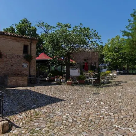 Anemoni Nel Borgo Di By Yohome Montegridolfo